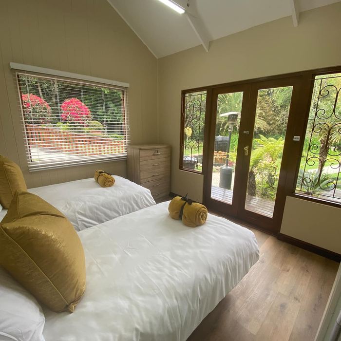 Mountain View Apartment twin bedroom